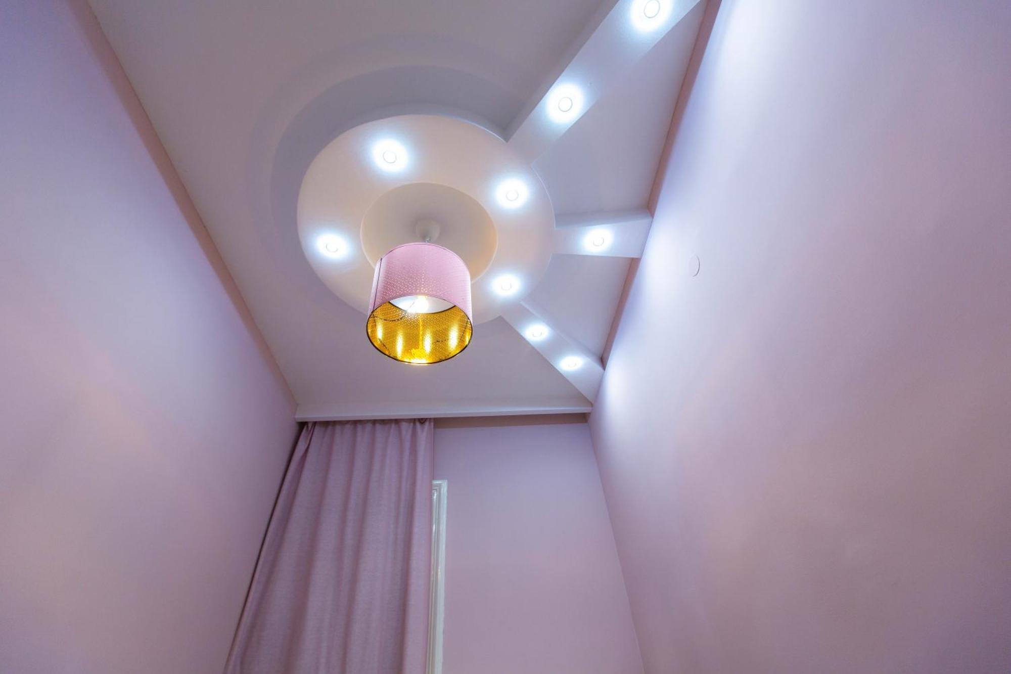 Diamond Lux - 5 Rooms, 2 Bathrooms Apartment *